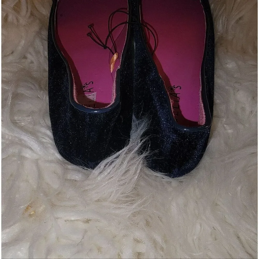 dELiA*s navy velvet